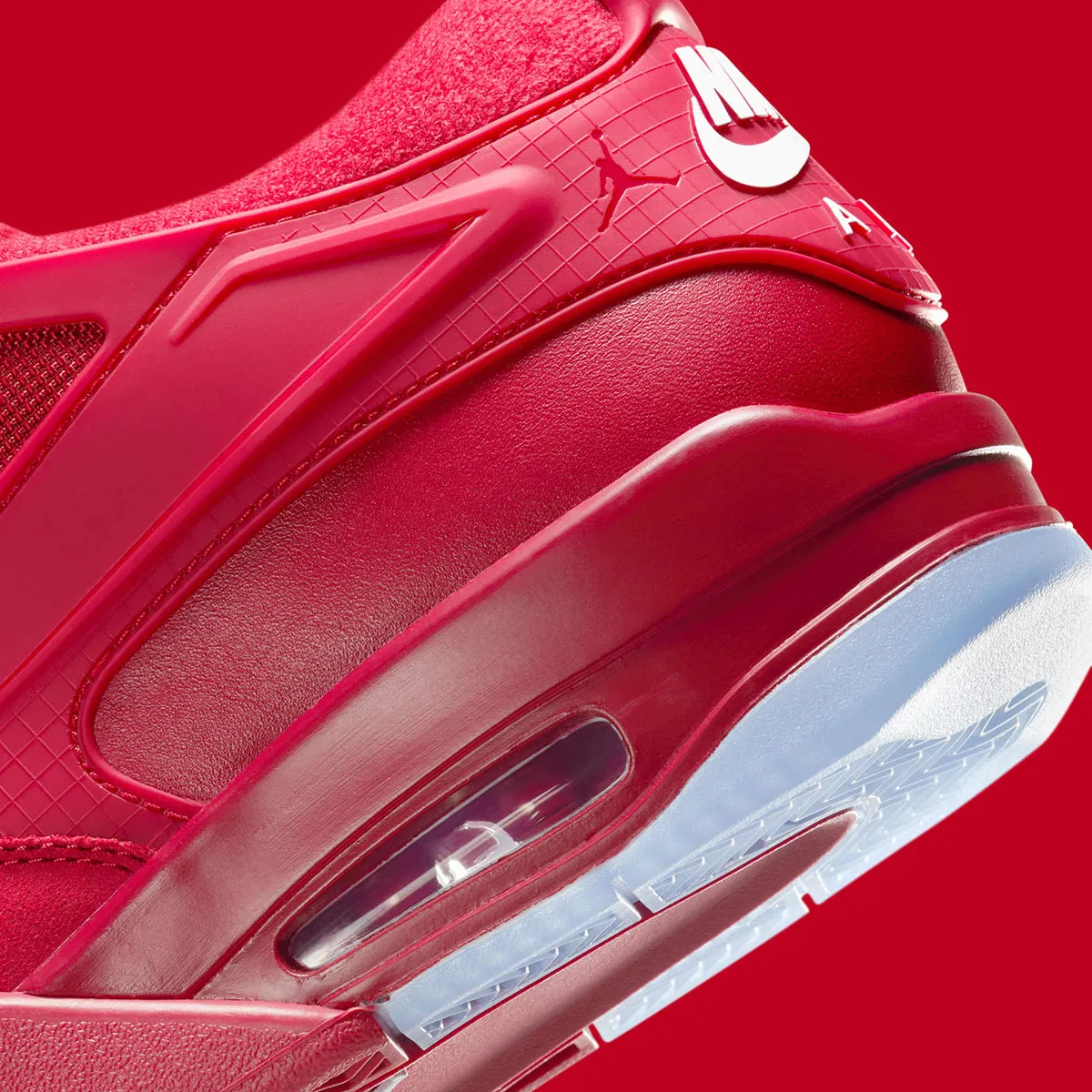 ir Jordan 4 RM All Red 7 La Air Jordan 4 RM « All-Red » enflamme les esprits avec son design monochrome audacieux