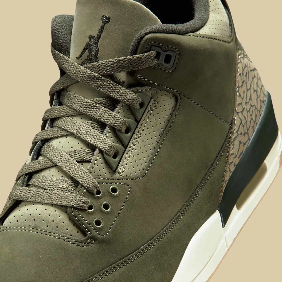 Air Jordan 3 Family Affair 6 La Air Jordan 3 « Medium Olive » se dévoile sous un nouveau jour