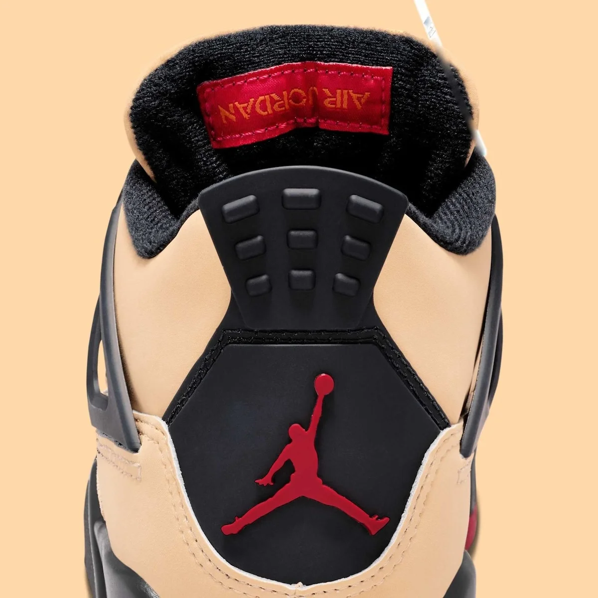 Air Jordan 4 Pizza 7 La Air Jordan 4 « Pizza » est prête à être croquée !