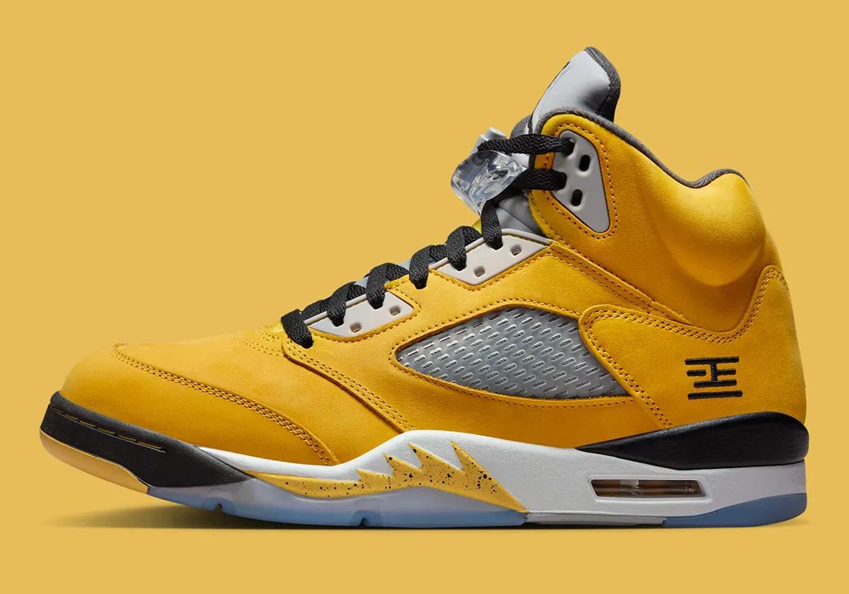 Air Jordan 5 Tokyo T23 2 La Air Jordan 5 « Tokyo T23 » revient enfin, après quatorze ans d'attente