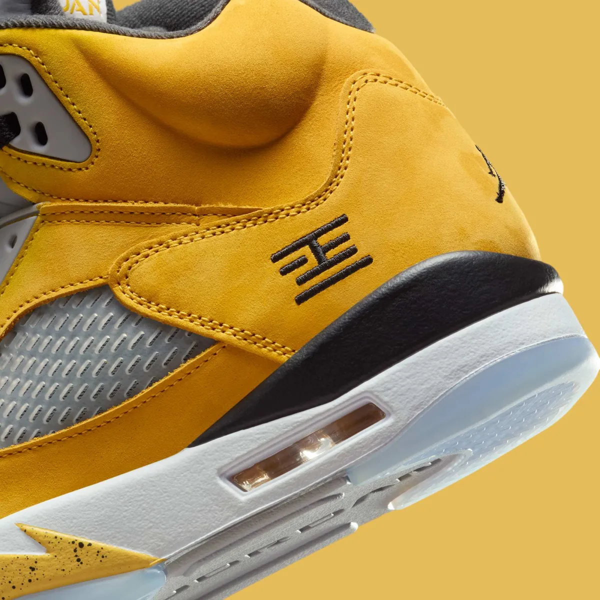Air Jordan 5 Tokyo T23 8 La Air Jordan 5 « Tokyo T23 » revient enfin, après quatorze ans d'attente