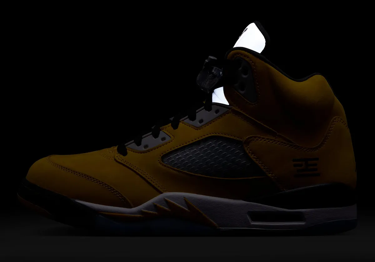Air Jordan 5 Tokyo T23 9 La Air Jordan 5 « Tokyo T23 » revient enfin, après quatorze ans d'attente