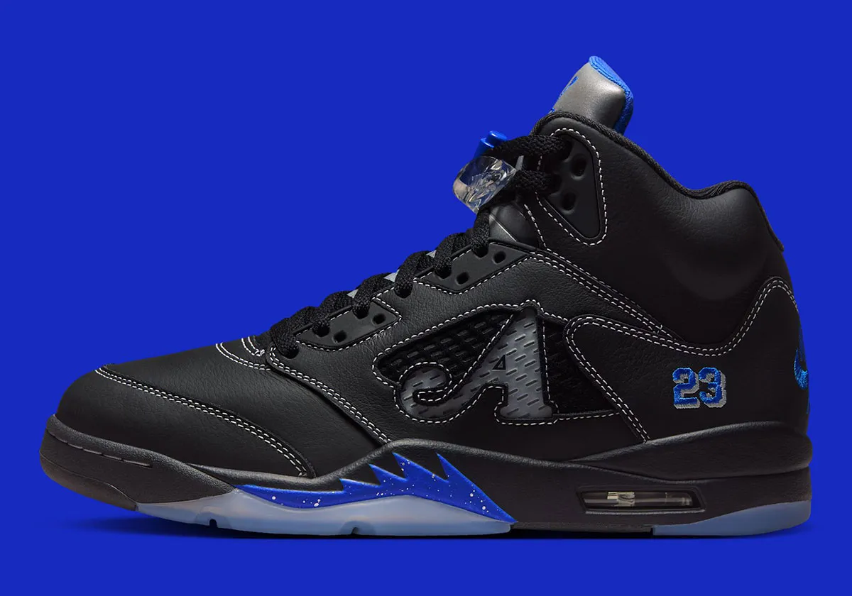 Awake NY x Air Jordan 5 Racer Blue 1 La collaboration Awake NY x Air Jordan 5 « Racer Blue » est prévue pour une sortie mondiale le 30 août