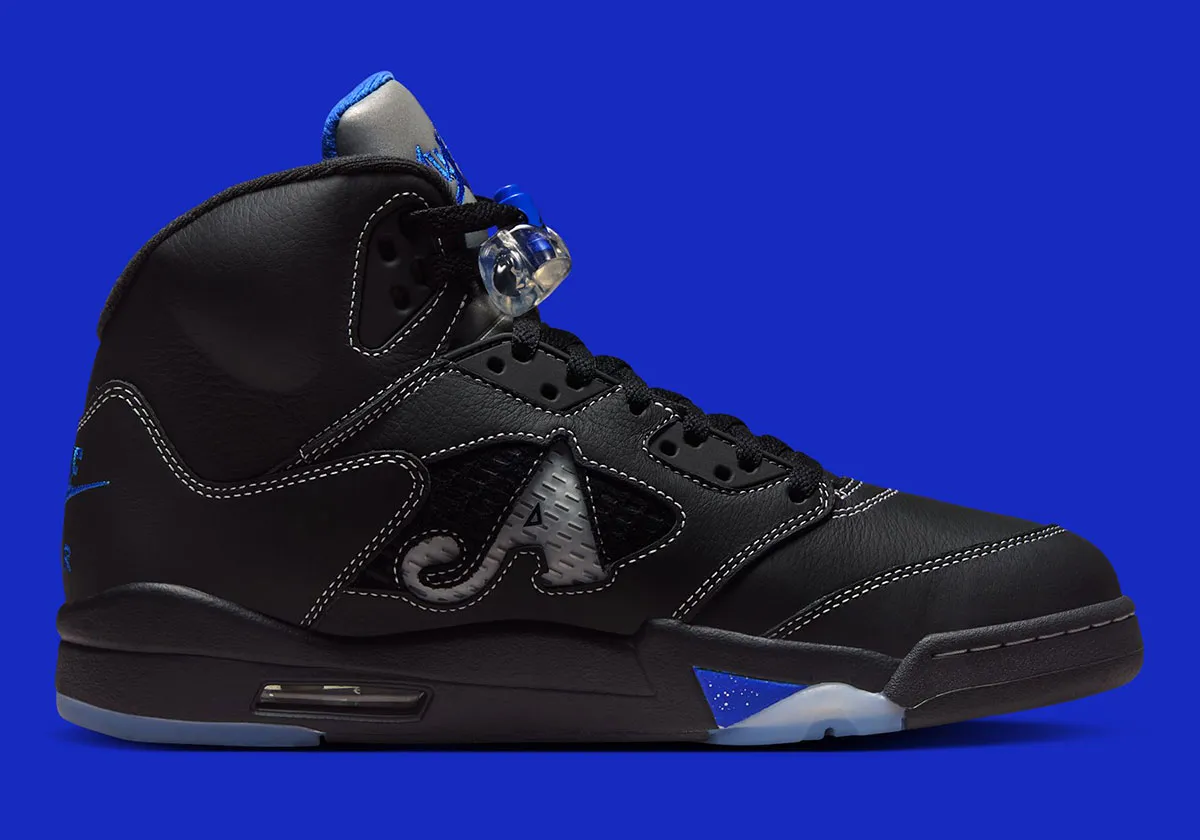 Awake NY x Air Jordan 5 Racer Blue 3 La collaboration Awake NY x Air Jordan 5 « Racer Blue » est prévue pour une sortie mondiale le 30 août