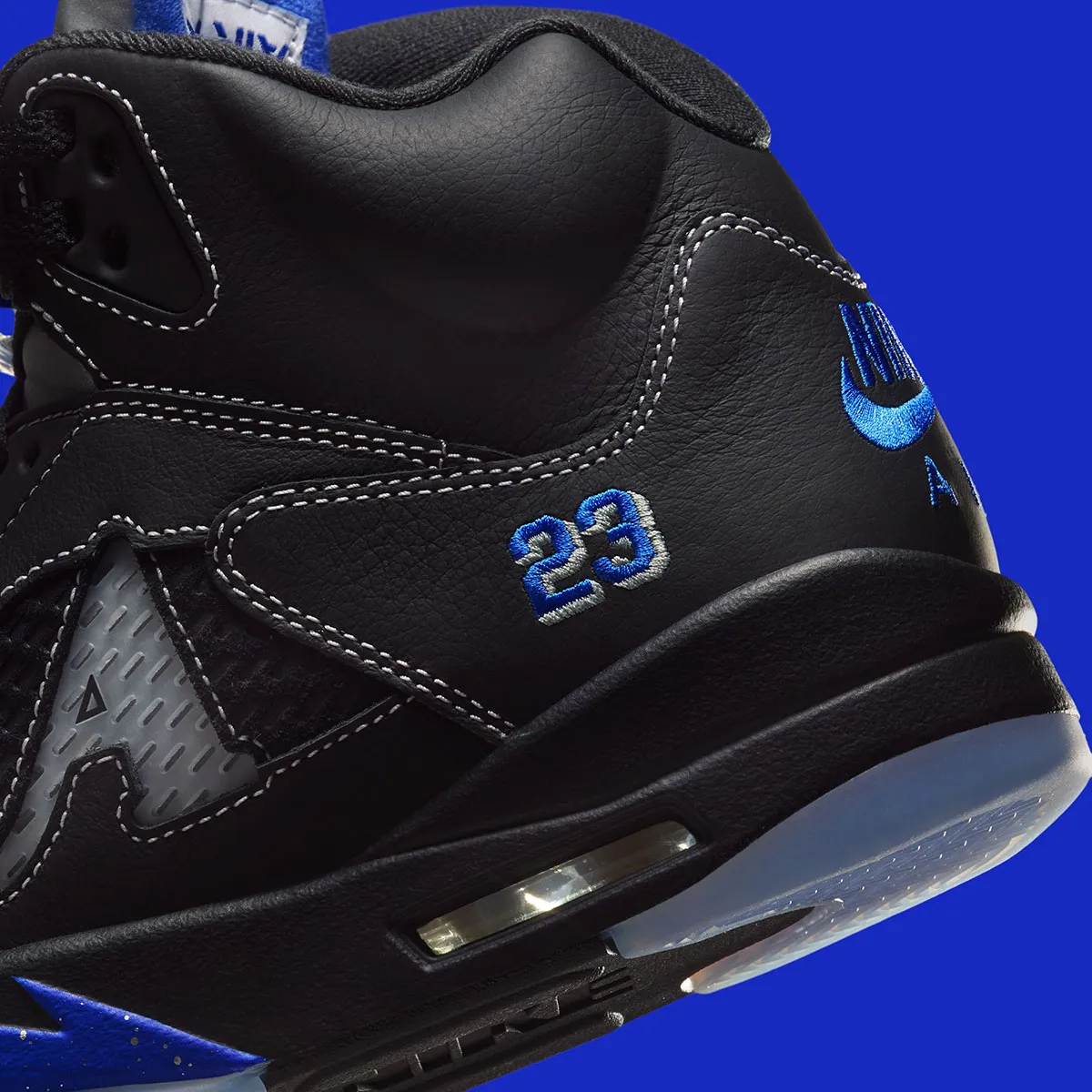 Awake NY x Air Jordan 5 Racer Blue 7 La collaboration Awake NY x Air Jordan 5 « Racer Blue » est prévue pour une sortie mondiale le 30 août