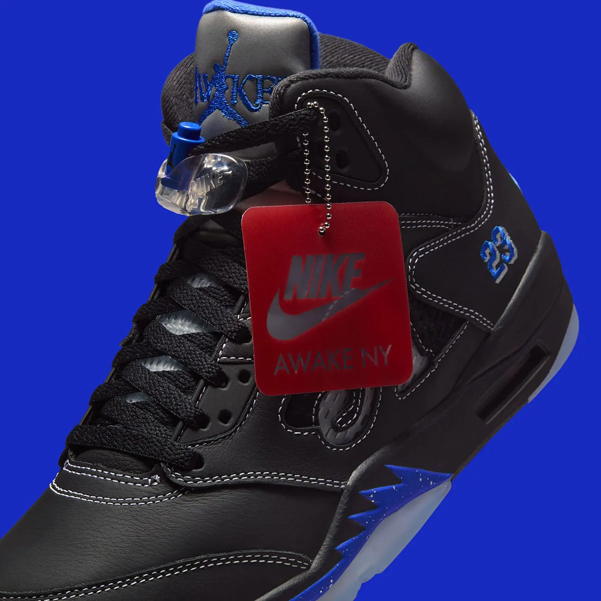 Awake NY x Air Jordan 5 Racer Blue 9 La collaboration Awake NY x Air Jordan 5 « Racer Blue » est prévue pour une sortie mondiale le 30 août