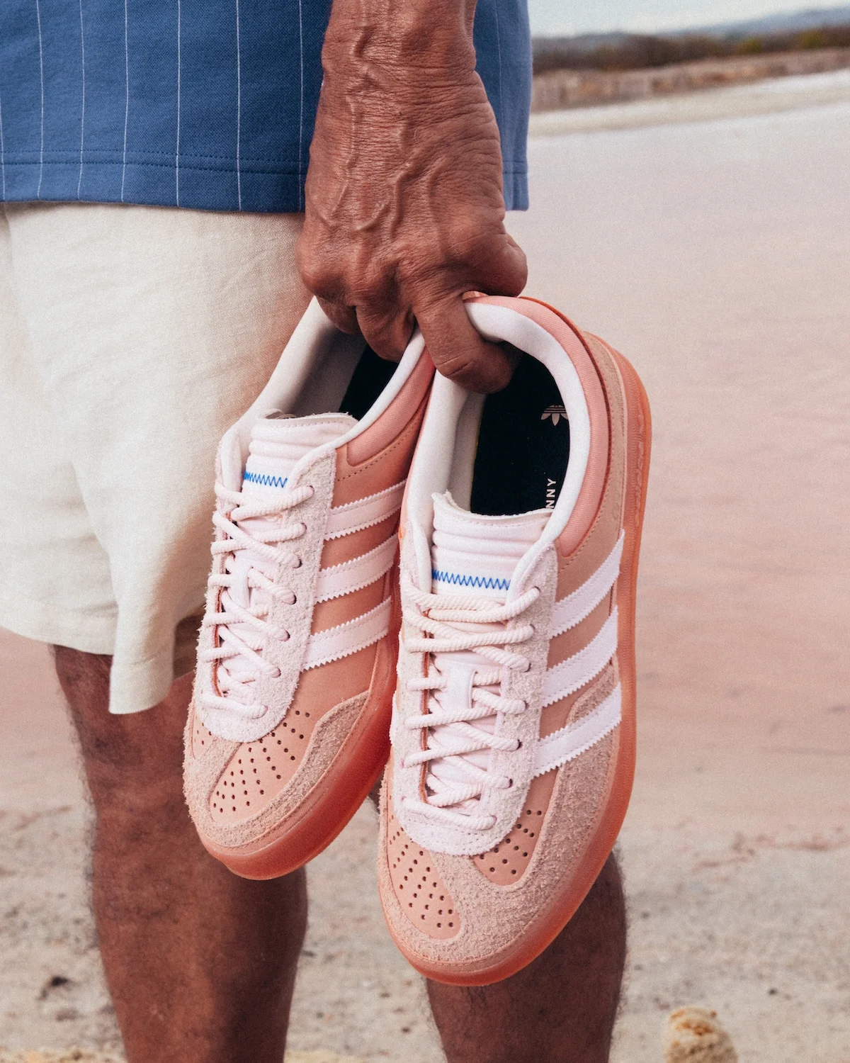 Bad Bunny x adidas Originals Gazelle Cabo Rojo 1 Bad Bunny signe une adidas Gazelle « Cabo Rojo » aux reflets salins de Porto Rico