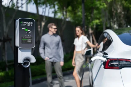 Comment fonctionnent les bornes de recharge rapide pour les voitures électriques ?