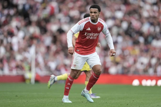 Ethan Nwaneri prolonge son aventure avec Arsenal jusqu'en 2030