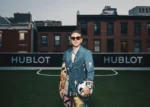 Hublot x KidSuper terrain de football Hublot et KidSuper installent le football sur les toits de New York