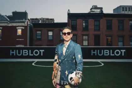 Hublot et KidSuper installent le football sur les toits de New York