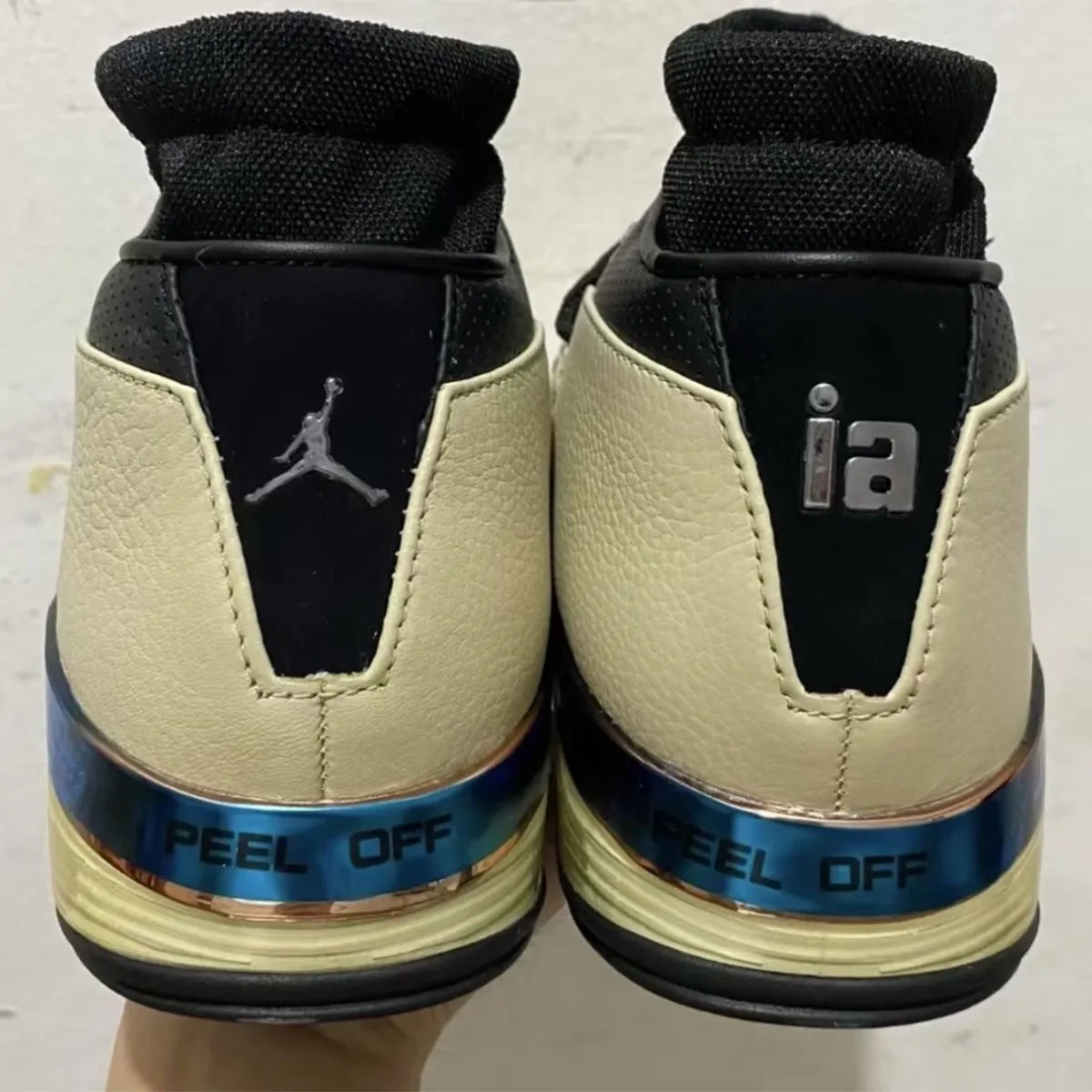 Infinite Archives x Air Jordan 17 Low 3 La collaboration Infinite Archives x Air Jordan 17 Low « Beach » arrive bientôt