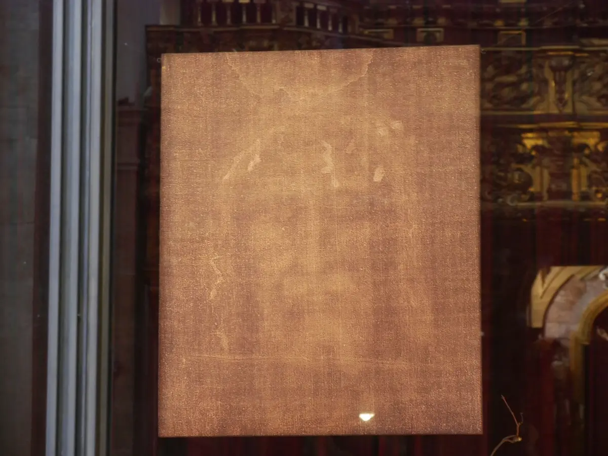 Le suaire de Turin serait faux 2 Selon un document médiéval inédit, le suaire de Turin ne serait pas le linceul de la crucifixion de Jésus