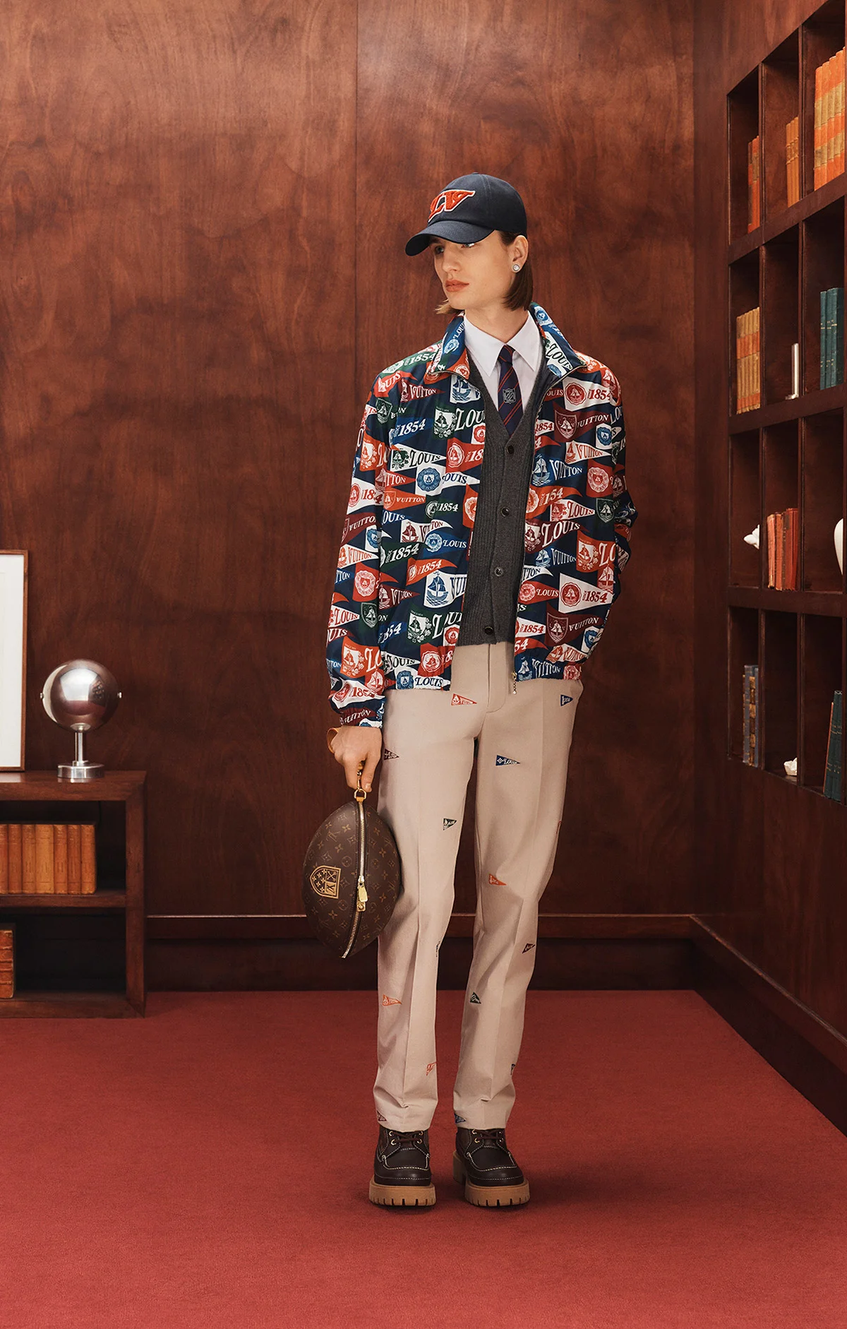 La collection capsule automne 2025 de Louis Vuitton réinvente l'élégance universitaire