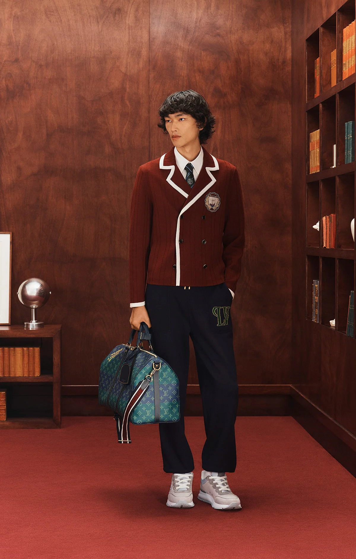 La collection capsule automne 2025 de Louis Vuitton réinvente l'élégance universitaire