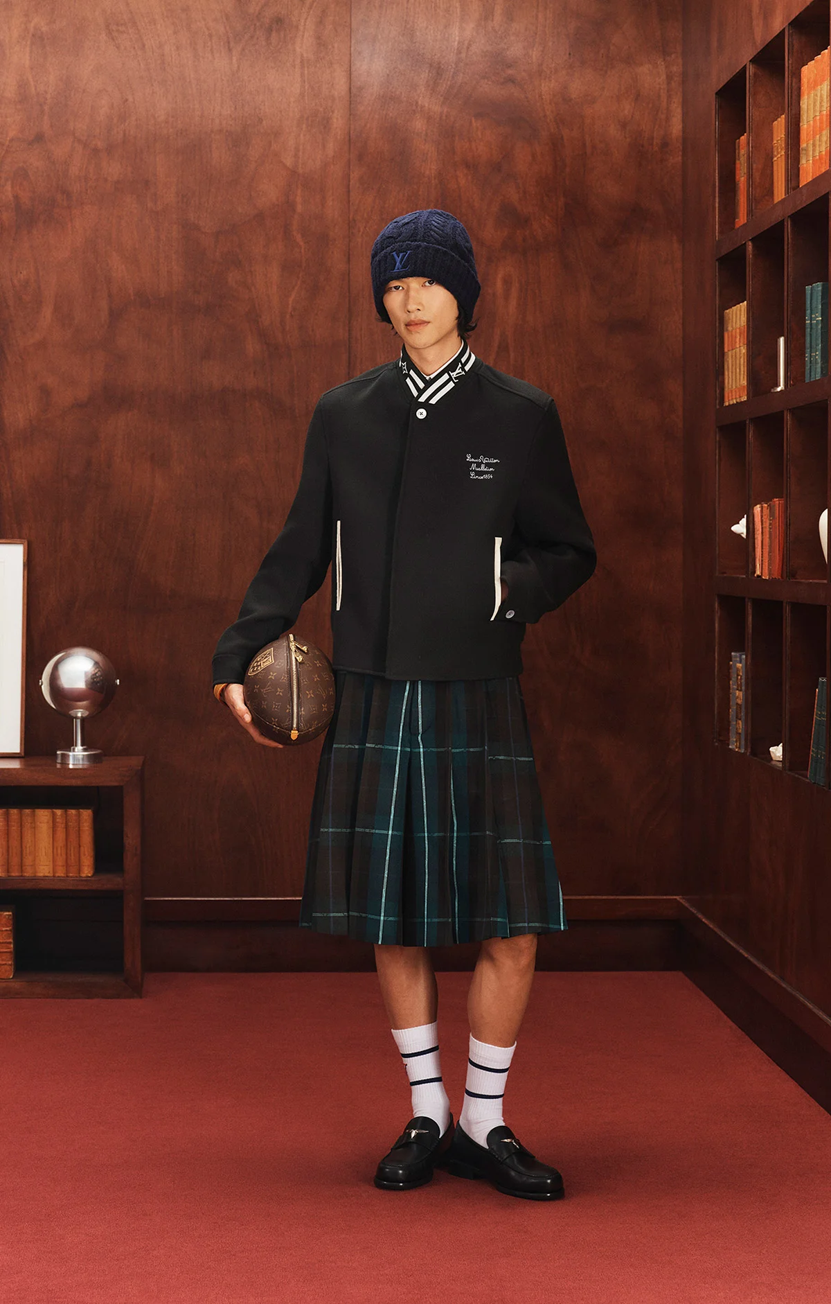 La collection capsule automne 2025 de Louis Vuitton réinvente l'élégance universitaire