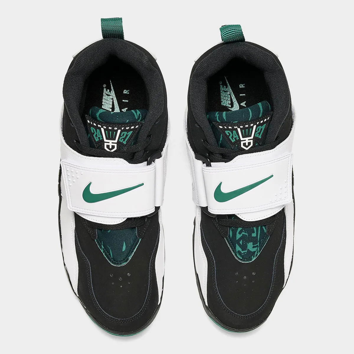 Nike Air Diamond Turf Emerald 3 L'iconique Nike Air Diamond Turf « Emerald » fait son grand retour
