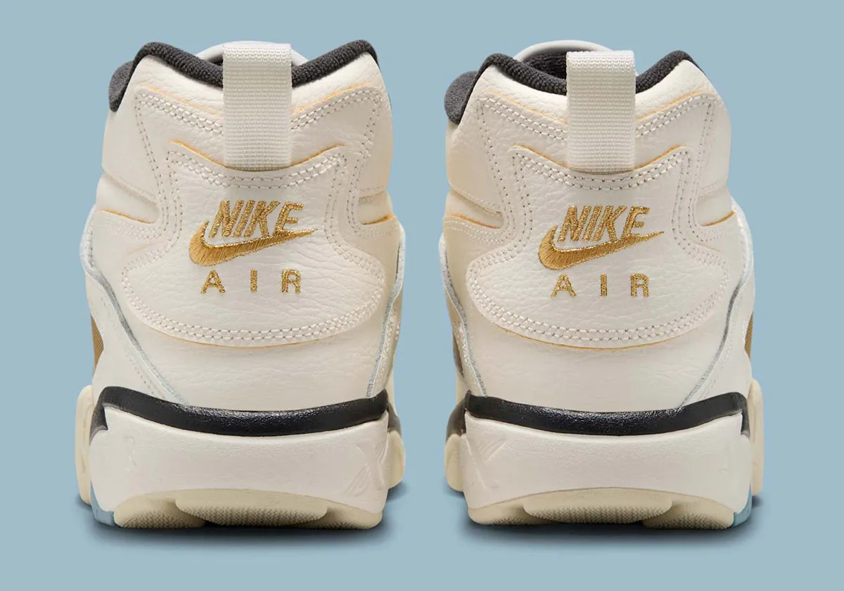 Nike Air Diamond Turf Must Be The Money 4 La Nike Air Diamond Turf « Must Be the Money » rend hommage à la brève carrière de rappeur de Deion Sanders