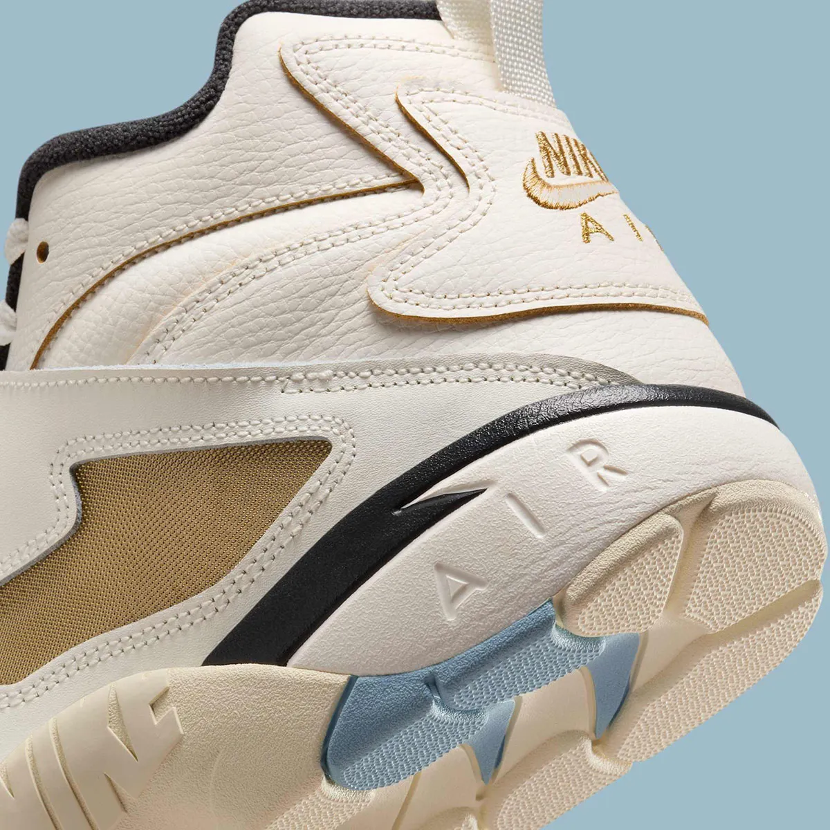 Nike Air Diamond Turf Must Be The Money 6 La Nike Air Diamond Turf « Must Be the Money » rend hommage à la brève carrière de rappeur de Deion Sanders