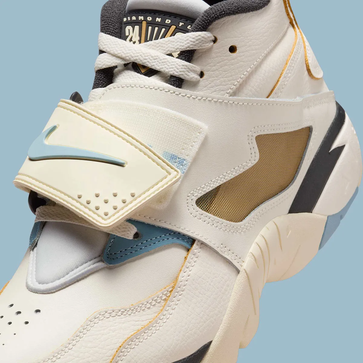 Nike Air Diamond Turf Must Be The Money 7 La Nike Air Diamond Turf « Must Be the Money » rend hommage à la brève carrière de rappeur de Deion Sanders