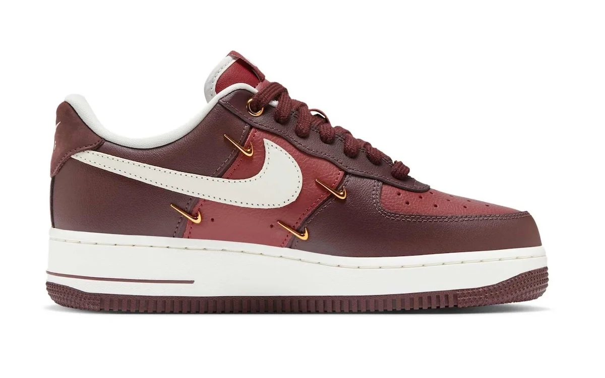 Nike Air Force 1 LX Team Red 3 La Nike Air Force 1 LX « Team Red » se prépare pour l'automne