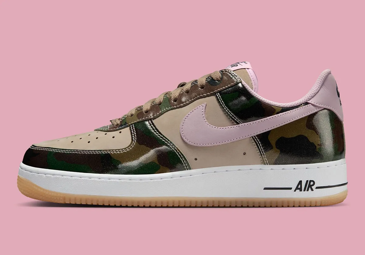 Nike Air Force 1 Low Patent Camo Pink 1 La surprenante Nike Air Force 1 Low « Patent Camo Pink » est d'ores et déjà disponible