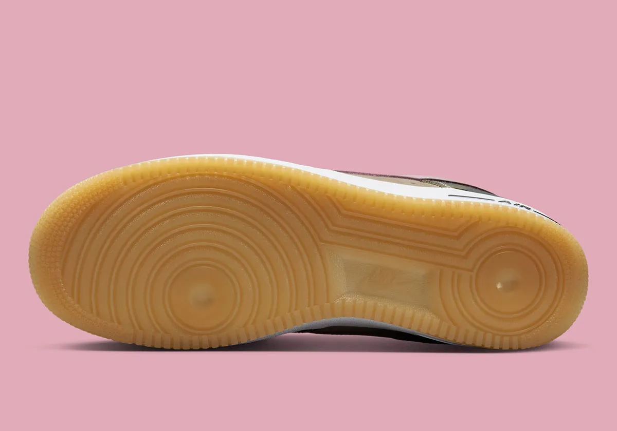 Nike Air Force 1 Low Patent Camo Pink 5 La surprenante Nike Air Force 1 Low « Patent Camo Pink » est d'ores et déjà disponible