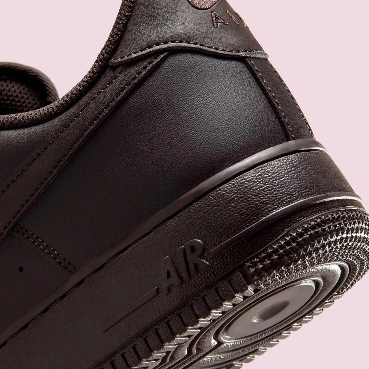 Nike Air Force 1 Velvet Brown 7 La Nike Air Force 1 « Velvet Brown » sera bientôt disponible