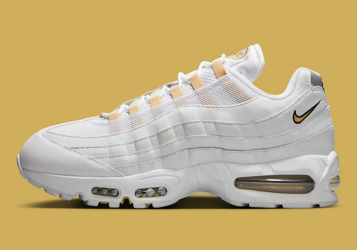 Nike Air Max 95 OG Metallic Gold 2 La Nike Air Max 95 OG « Metallic Gold » revient illuminer l'été