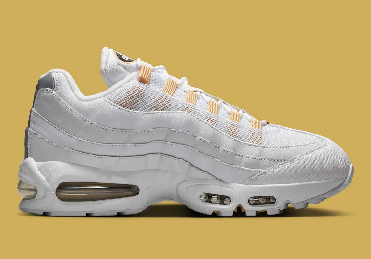 Nike Air Max 95 OG Metallic Gold 3 La Nike Air Max 95 OG « Metallic Gold » revient illuminer l'été