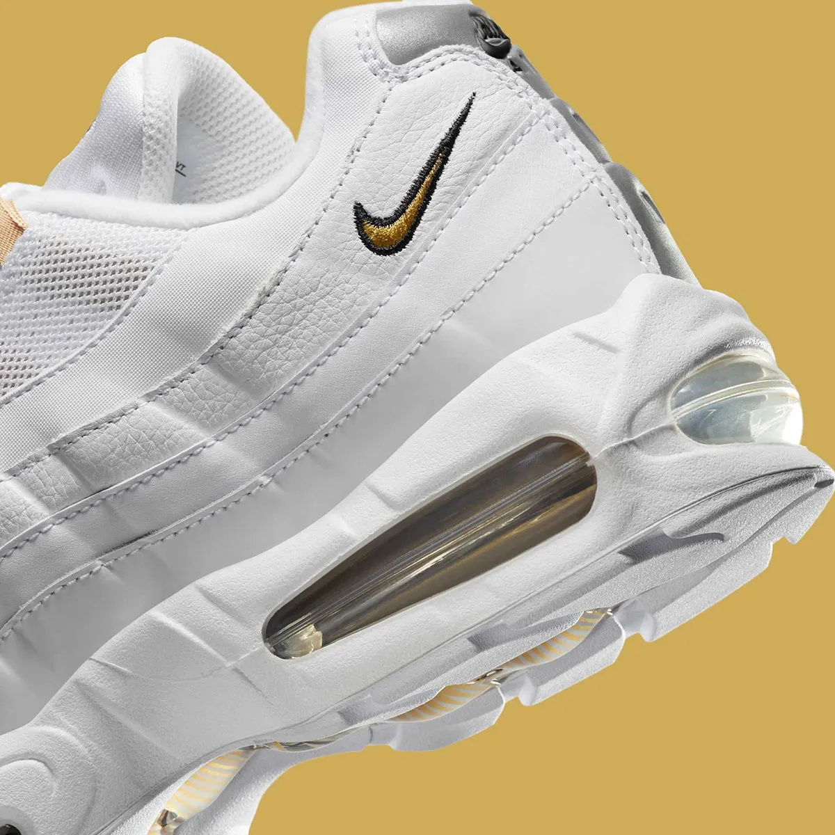 Nike Air Max 95 OG Metallic Gold 7 La Nike Air Max 95 OG « Metallic Gold » revient illuminer l'été