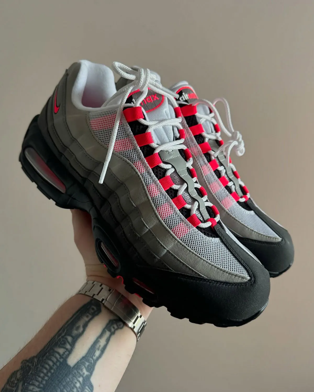 Nike Air Max 95 OG Solar Red 2 La Nike Air Max 95 OG « Solar Red » revient après sept ans d'absence
