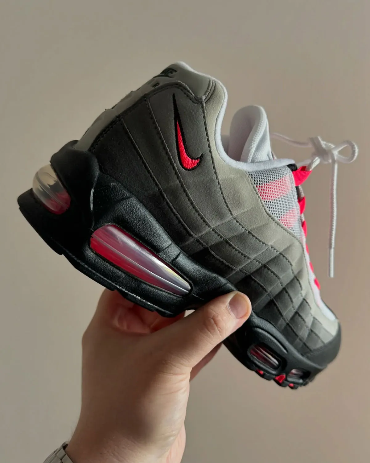 Nike Air Max 95 OG Solar Red 3 La Nike Air Max 95 OG « Solar Red » revient après sept ans d'absence
