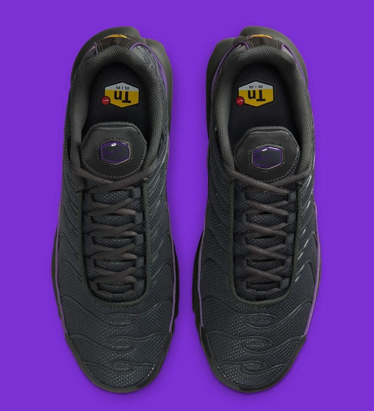 Nike Air Max Plus Iron Grey Wild Grape 4 La Nike Air Max Plus « Iron Grey/Wild Grape » se distingue par un design épuré