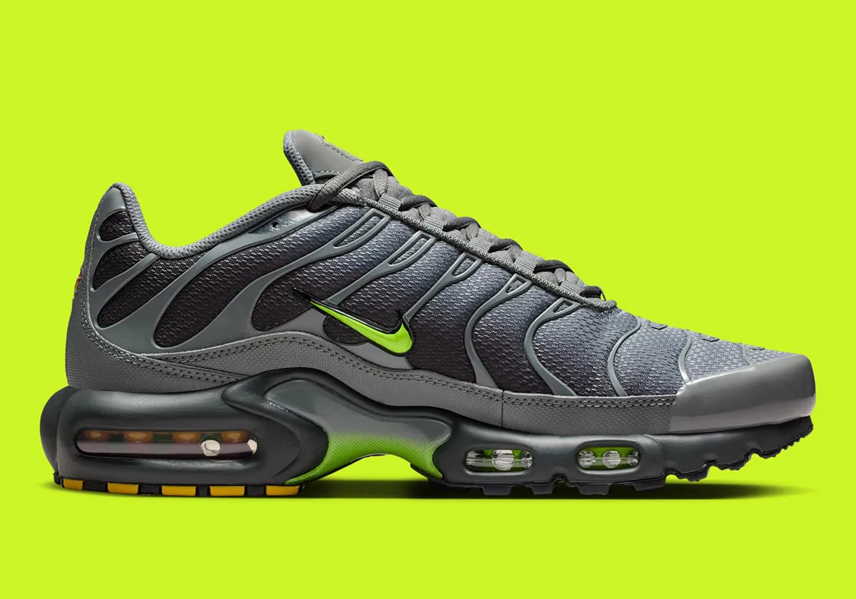 Nike Air Max Plus Volt 2 La Nike Air Max Plus « Volt » électrise la nouvelle saison