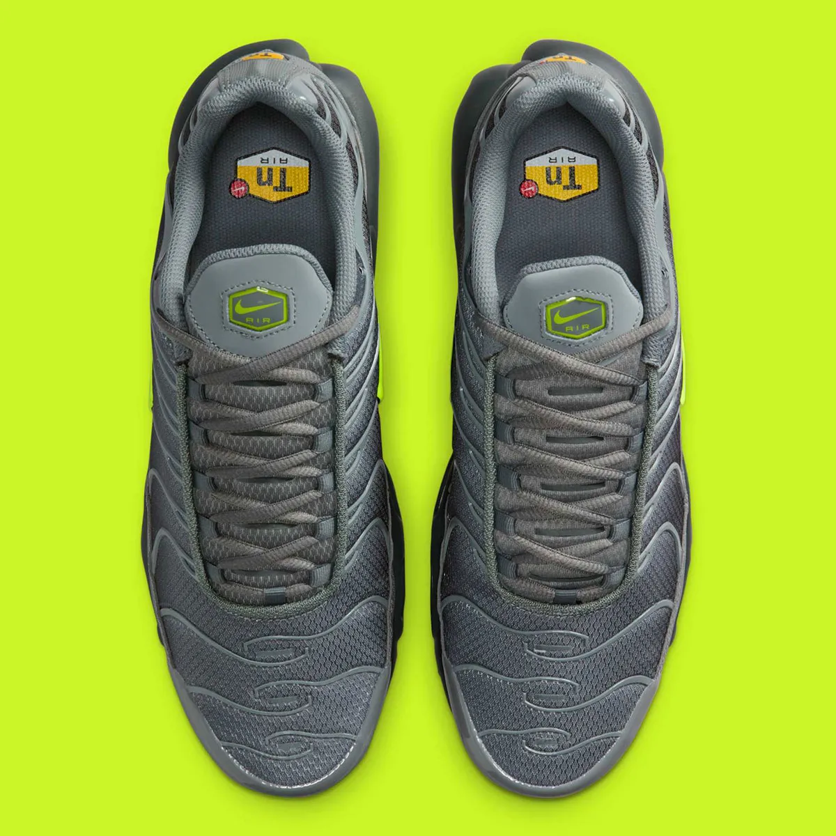Nike Air Max Plus Volt 3 La Nike Air Max Plus « Volt » électrise la nouvelle saison