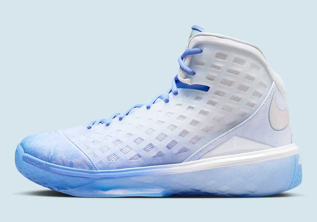 Nike Kobe 3 Protro Christmas 1 La Nike Kobe 3 Protro « Christmas » sera disponible pour les fêtes