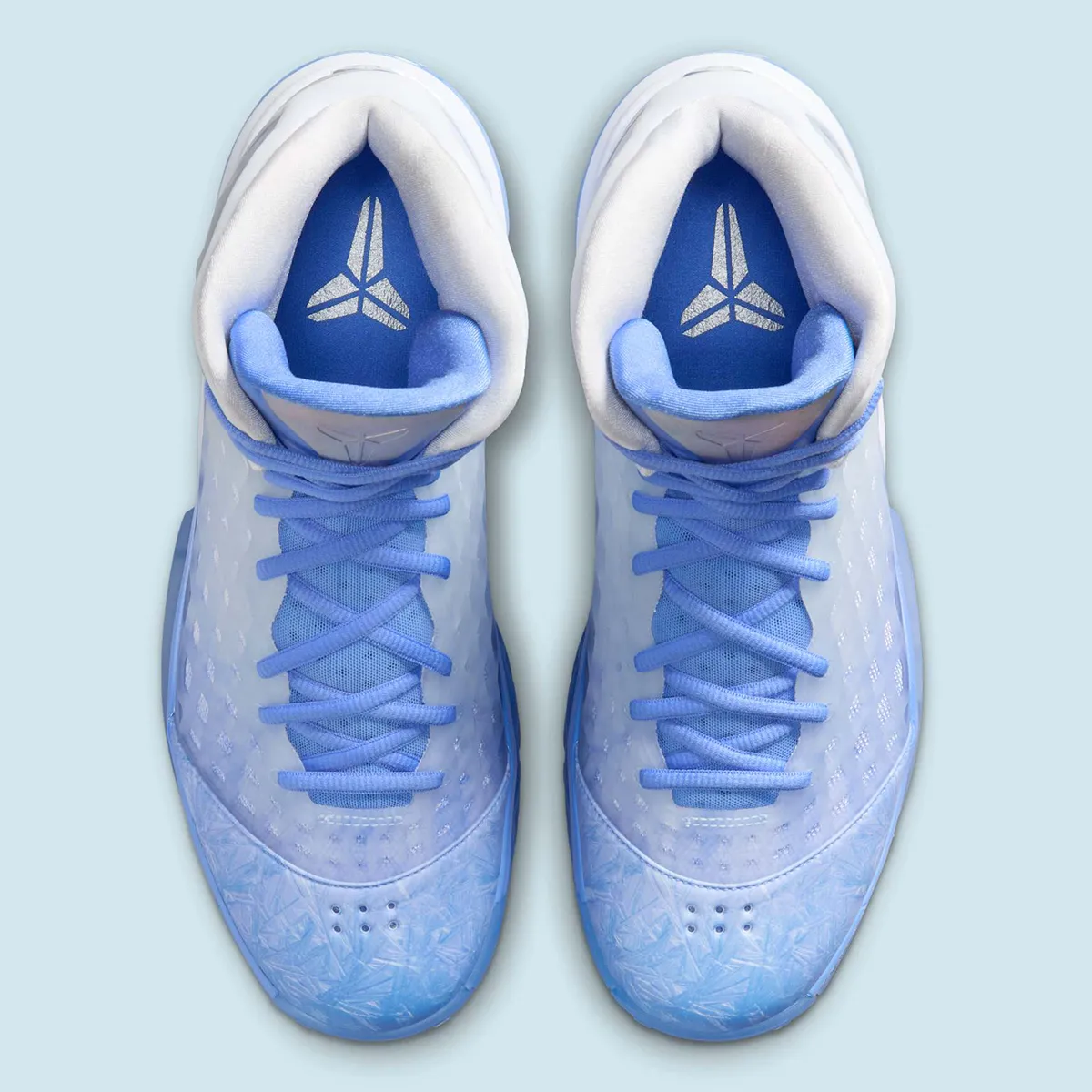 Nike Kobe 3 Protro Christmas 4 La Nike Kobe 3 Protro « Christmas » sera disponible pour les fêtes