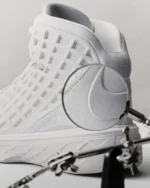 La Nike Kobe 3 Protro « Halo » se dévoile enfin dans sa version immaculée