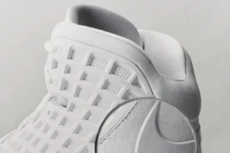La Nike Kobe 3 Protro « Halo » se dévoile enfin dans sa version immaculée