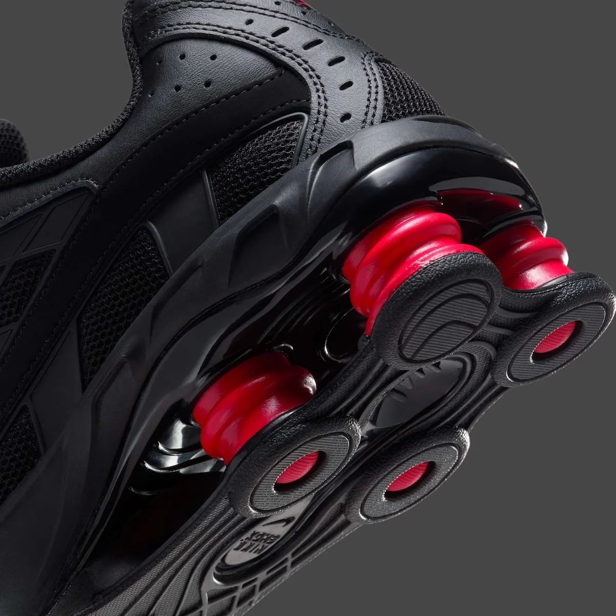 Nike Shox Ride 2 Bred 6 La Nike Shox Ride 2 « Bred » impose son style intemporel