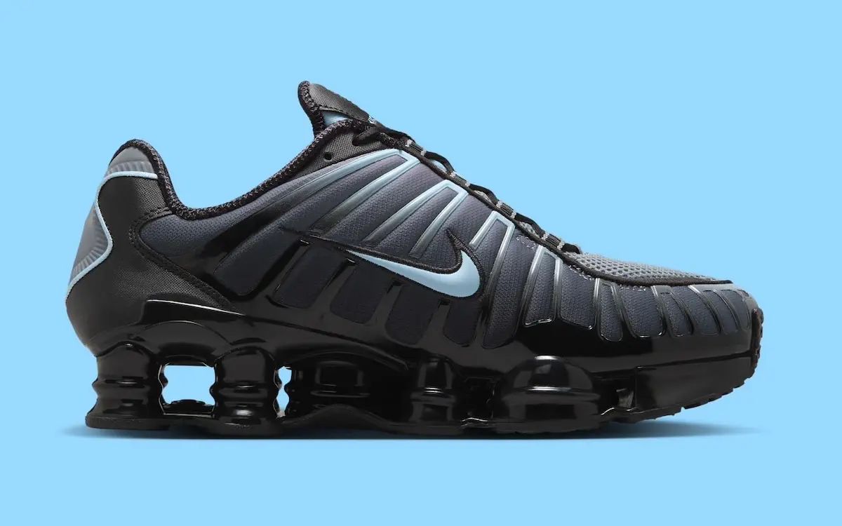 Nike Shox TL Celestine Blue 3 La Nike Shox TL « Celestine Blue » adopte une esthétique sombre et technique