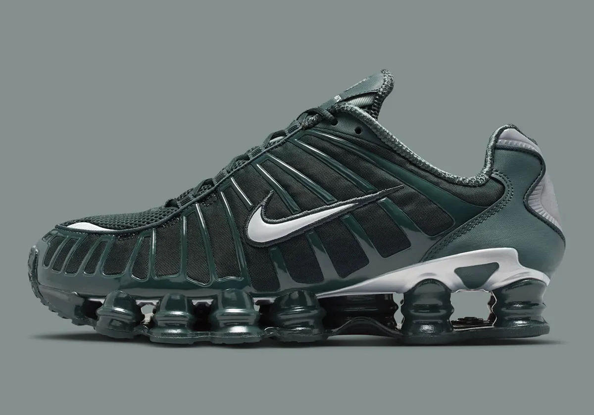 Nike Shox TL Seaweed 2 La Nike Shox TL « Seaweed » débarque pour réchauffer vos automnes sneakers