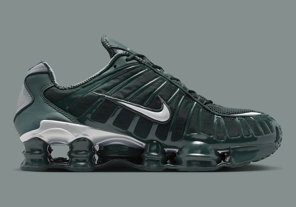 Nike Shox TL Seaweed 3 La Nike Shox TL « Seaweed » débarque pour réchauffer vos automnes sneakers