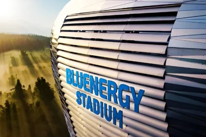 Le BlueEnergy Stadium d'Udine, qui accueille la Supercoupe d'Europe 2025 entre le PSG et Tottenham, est une vitrine verte pour le football européen