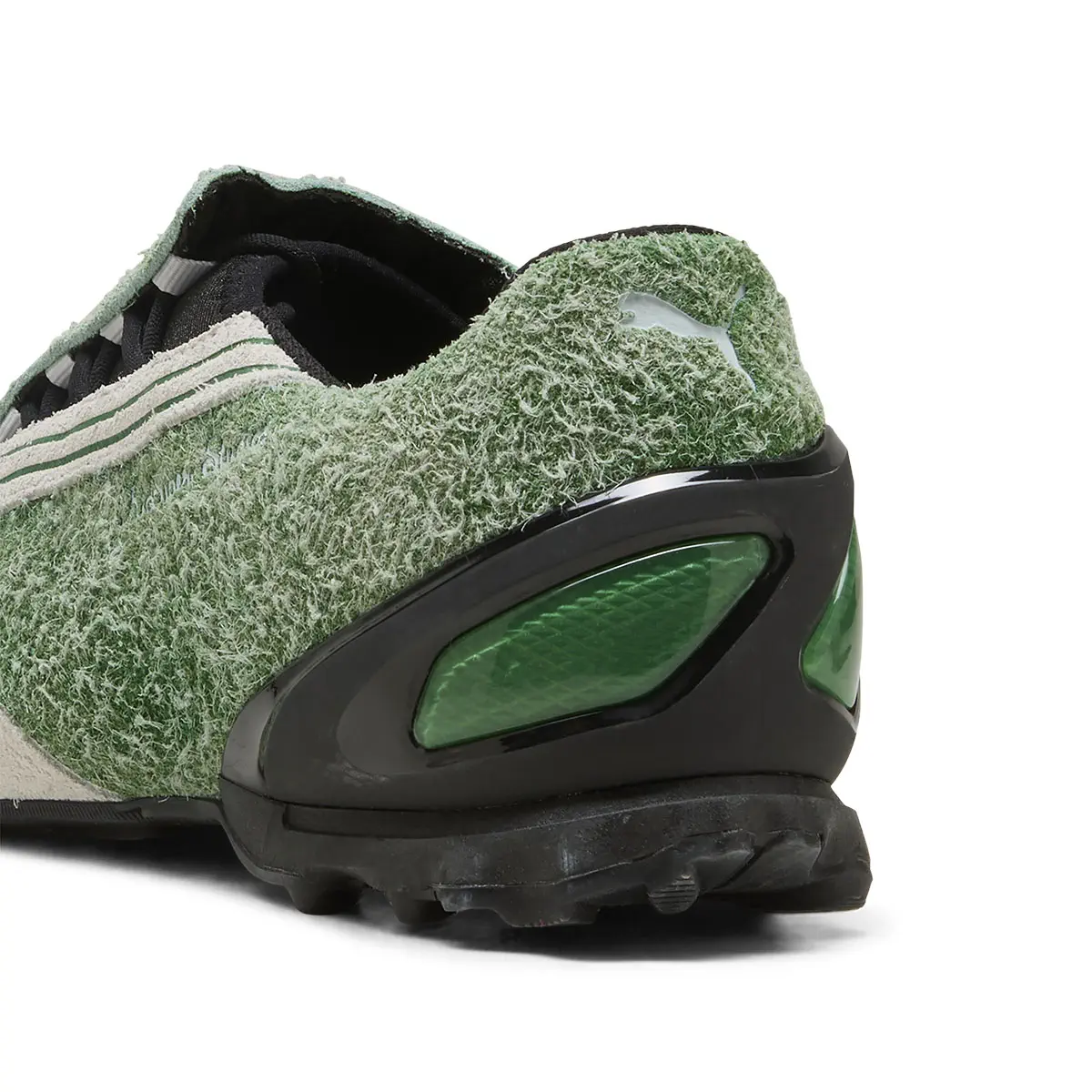 PUMA x KidSuper The Gaffers V S1 sneaker 2 La nouvelle collection PUMA x KidSuper réinvente l'esthétique du football