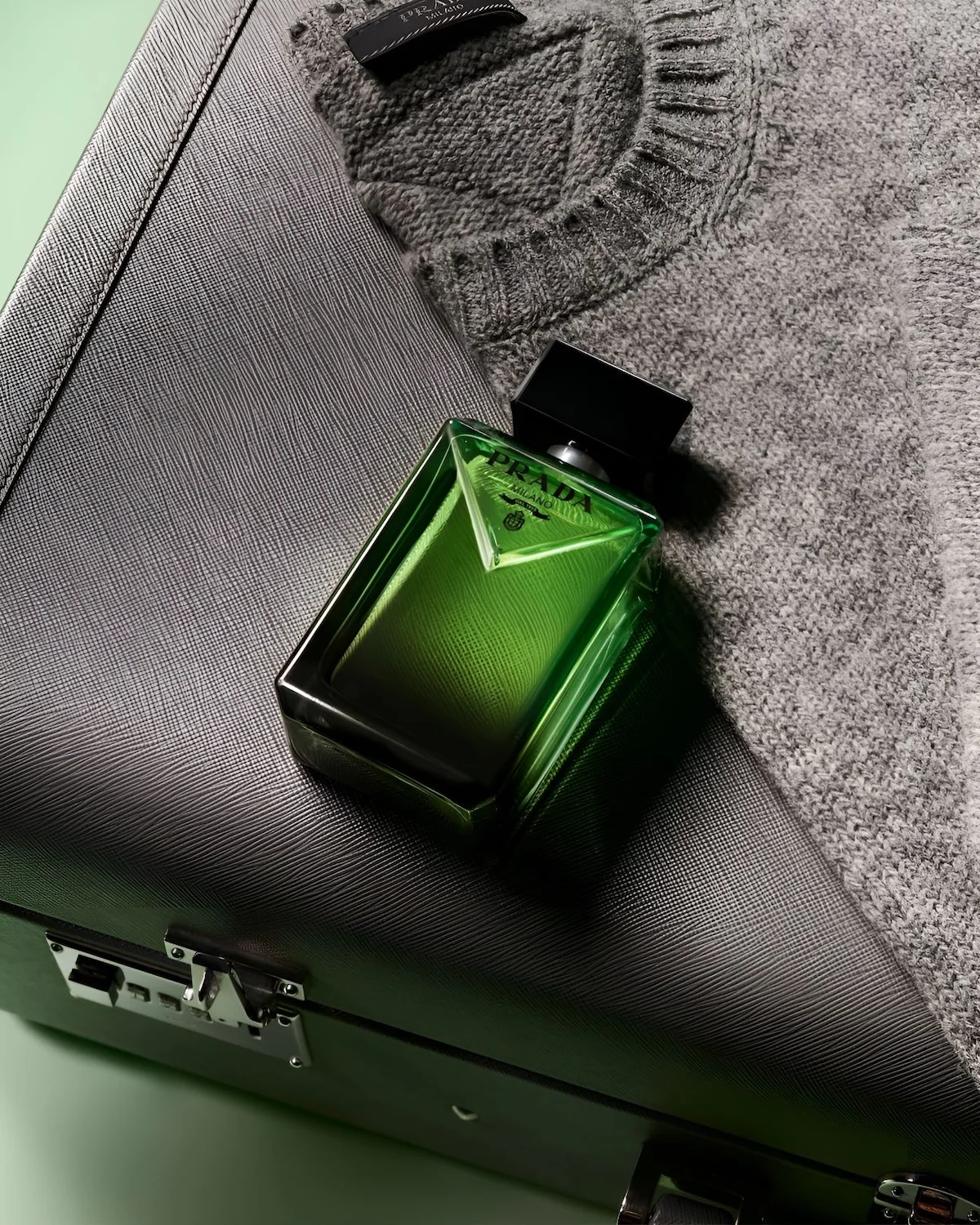 Parfum Prada Paradigme 3 Tom Holland incarne le nouveau parfum Prada Paradigme