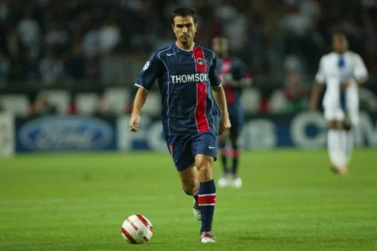 Le PSG et Nike ravivent la flamme du maillot emblématique T90 de la saison 2004-2005