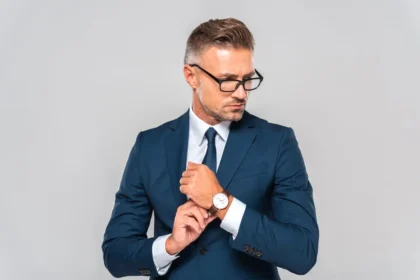 Pourquoi porte-t-on la montre au poignet gauche ?