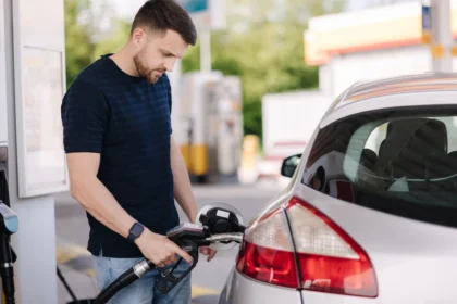 Quitter l’autoroute pour faire le plein de carburant est une astuce toujours gagnante
